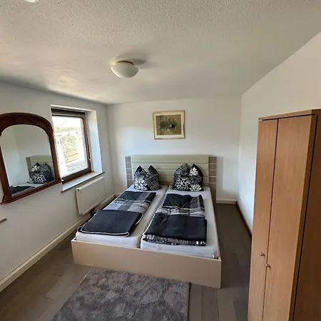 公寓 Dreiberge Sauna & Terrace Am Waldrand 特里贝格