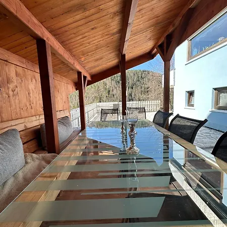 Dreiberge Sauna & Terrace Am Waldrand 公寓